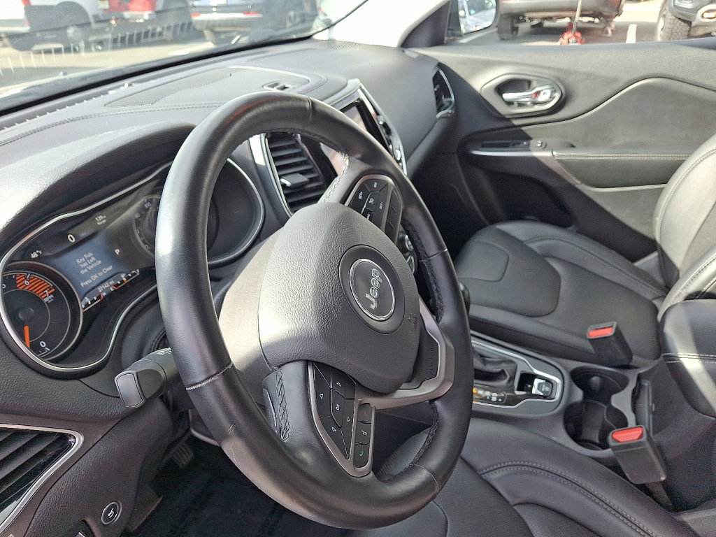 Used 2020 Jeep Cherokee Limited image 25