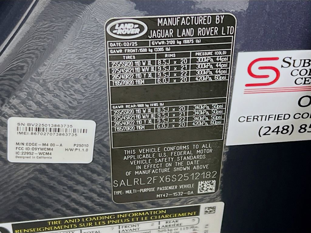 Used 2025 Land Rover Discovery Dynamic SE image 35