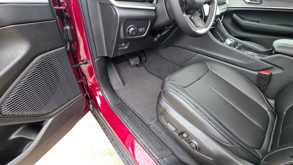 New 2025 Jeep Grand Cherokee L Limited w/ Black Appearance Package image 25