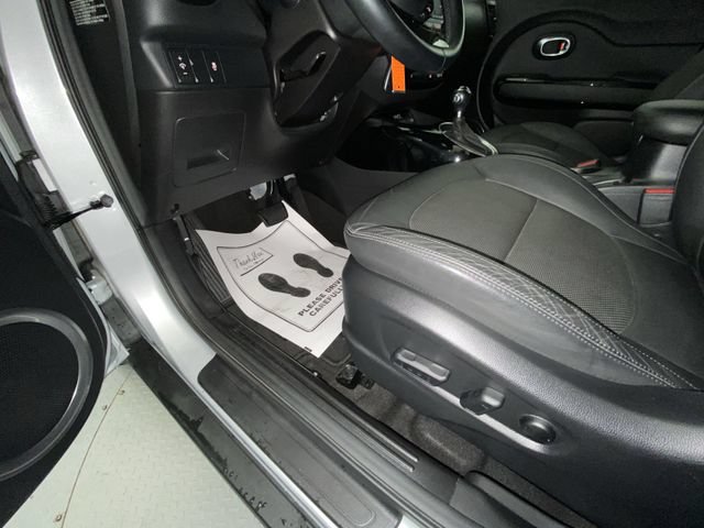 Used 2016 Kia Soul ! FWD image 12