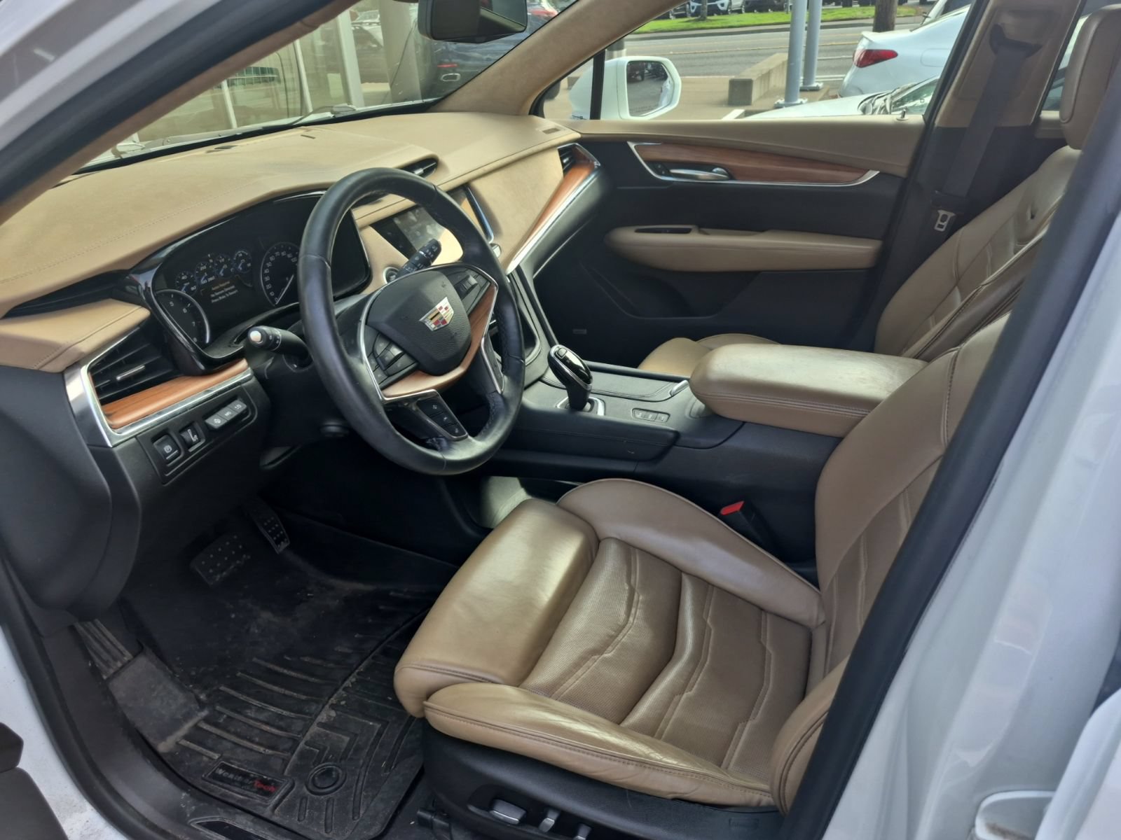 Used 2017 Cadillac XT5 Platinum w/ Driver Assist Package AWD/4WD image 13