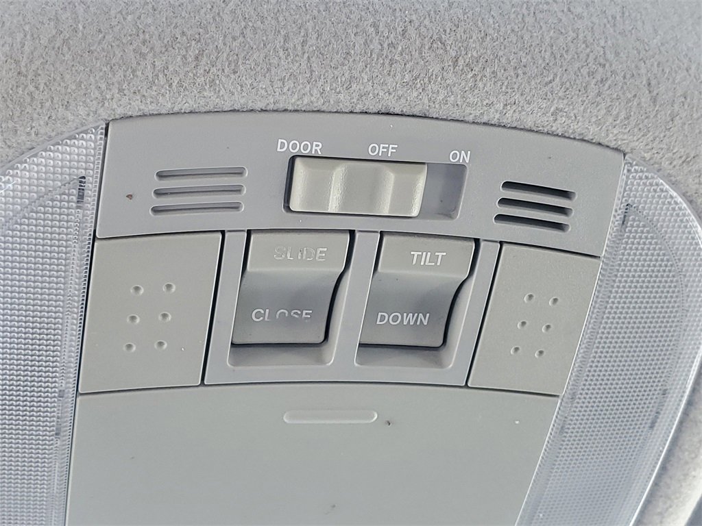 Used 2009 Pontiac Vibe GT image 27