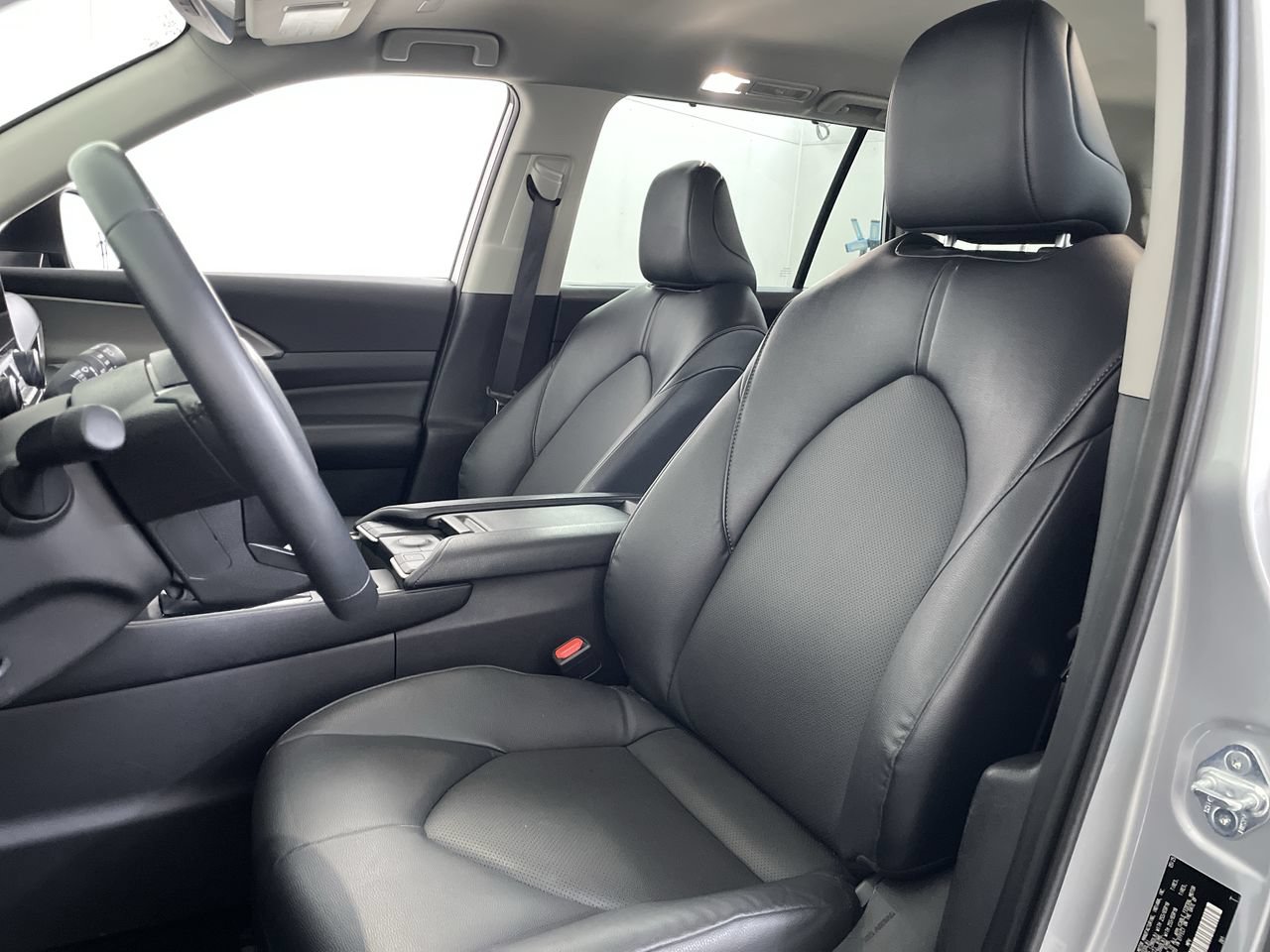 Used 2025 Toyota Grand Highlander AWD image 3
