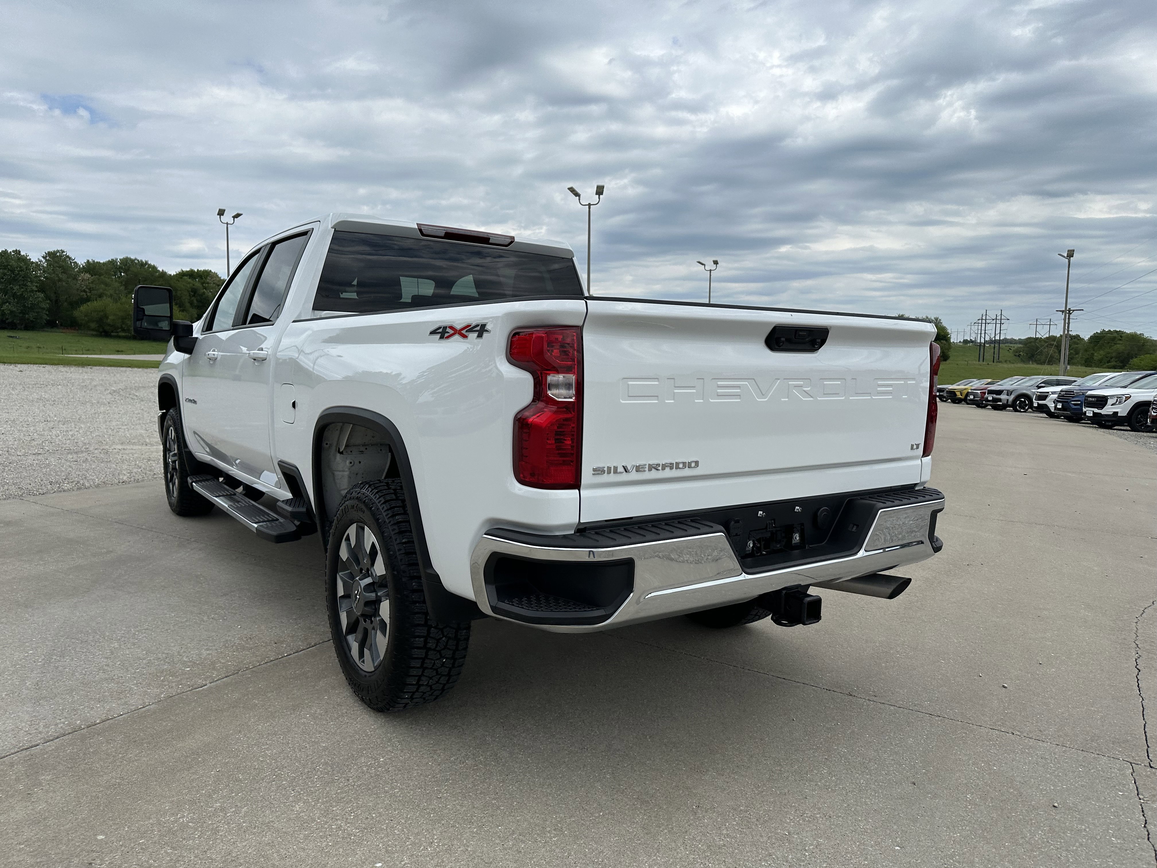 Used 2025 Chevrolet Silverado 2500 LT w/ Convenience Package AWD/4WD image 7