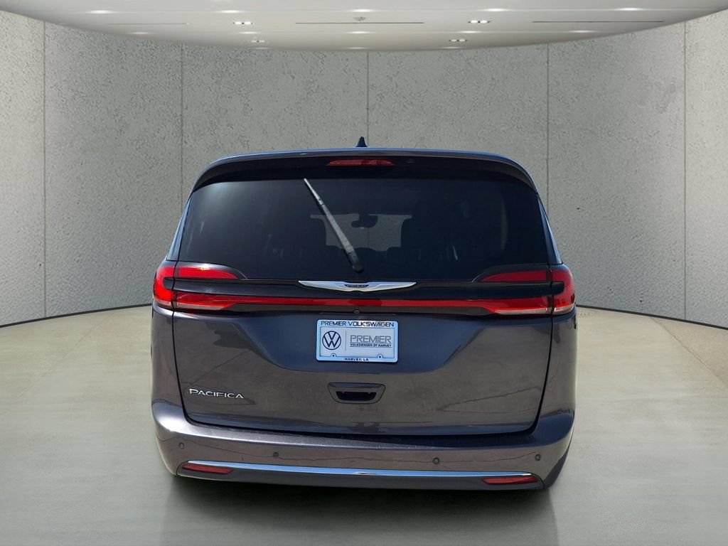 Used 2023 Chrysler Pacifica Touring-L FWD image 6