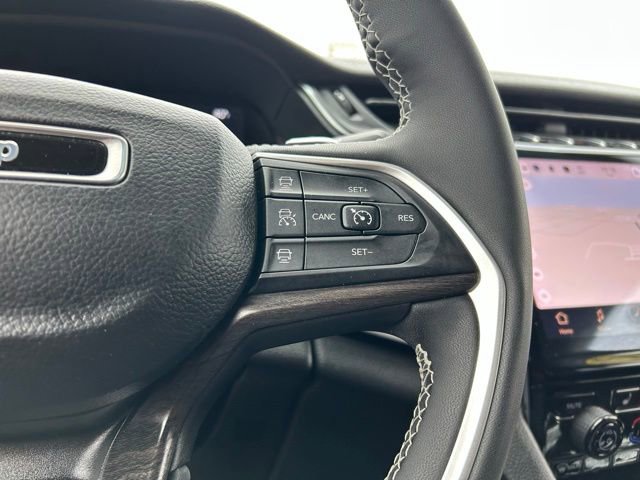 Used 2023 Jeep Grand Cherokee Limited w/ Luxury Tech Group II image 39