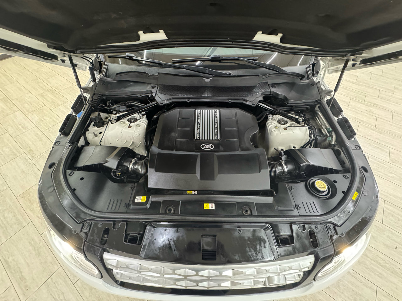 Used 2017 Land Rover Range Rover Sport HSE image 45