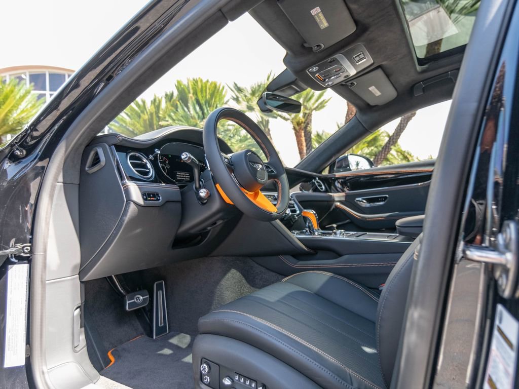Used 2025 Bentley Flying Spur Plug-In Hybrid AWD/4WD image 20