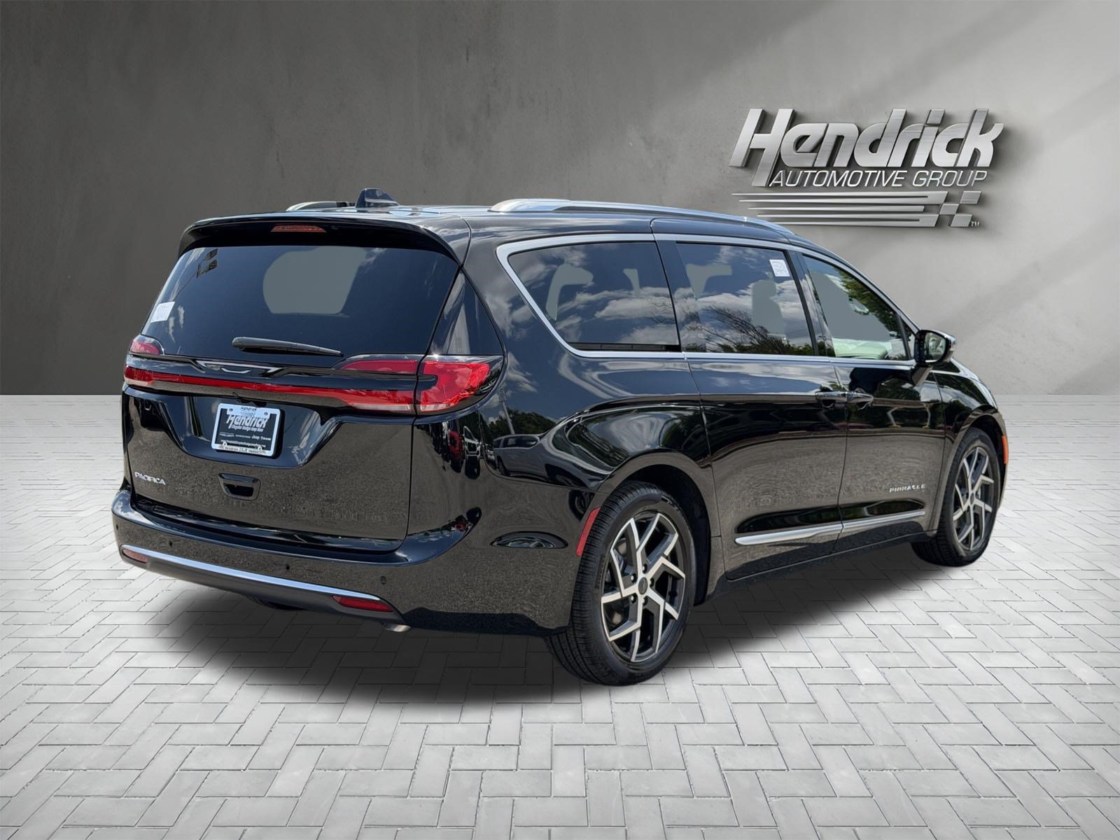 New 2027 Chrysler Pacifica Pinnacle w/ Theater Group FWD image 10