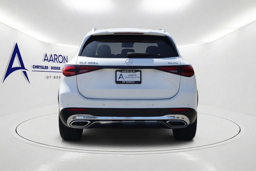 Used 2025 Mercedes-Benz GLC 350e 4MATIC image 5
