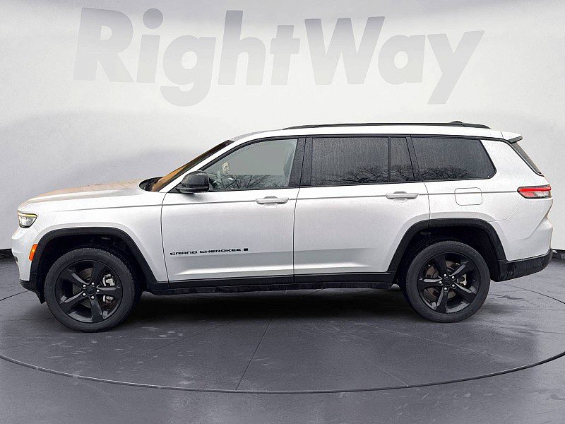 Used 2023 Jeep Grand Cherokee L Laredo image 2