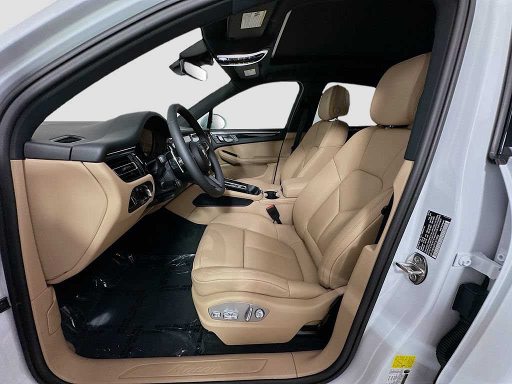 New 2026 Porsche Macan AWD/4WD image 5