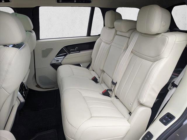 New 2026 Land Rover Range Rover Long Wheelbase SE image 16