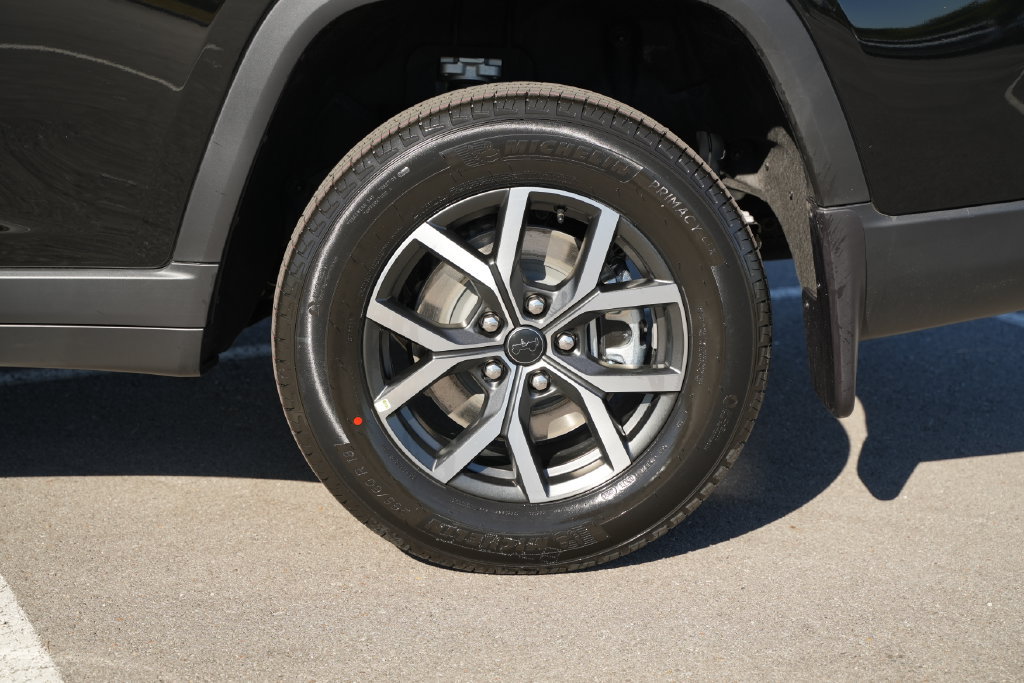 New 2027 Jeep Grand Cherokee L Laredo w/ MOPAR Finishing Package AWD/4WD image 45