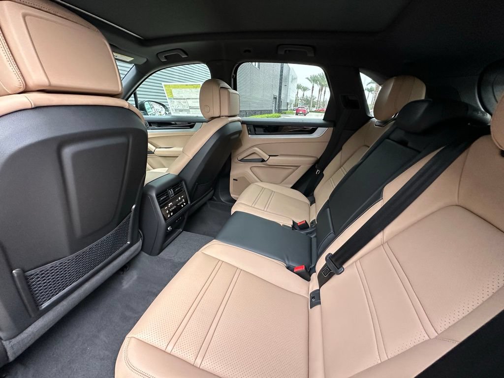 Used 2026 Porsche Cayenne E-Hybrid AWD/4WD image 36