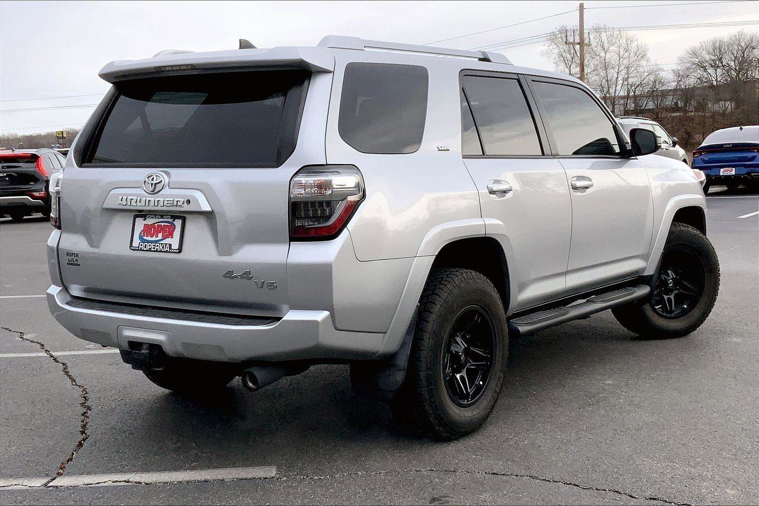 Used 2016 Toyota 4Runner SR5 image 11