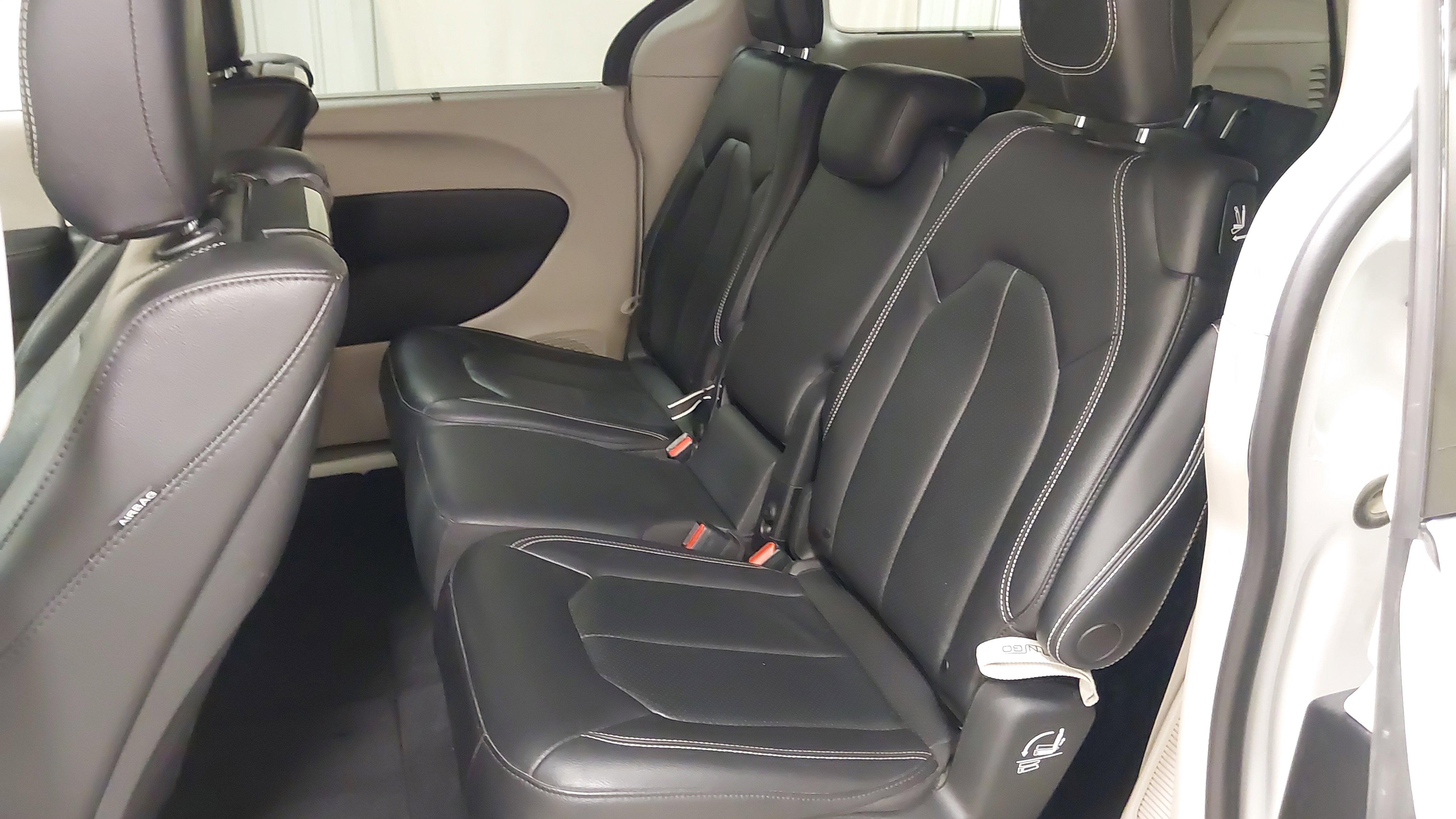 Used 2022 Chrysler Pacifica Touring-L w/ Uconnect Theater Family Group FWD image 38