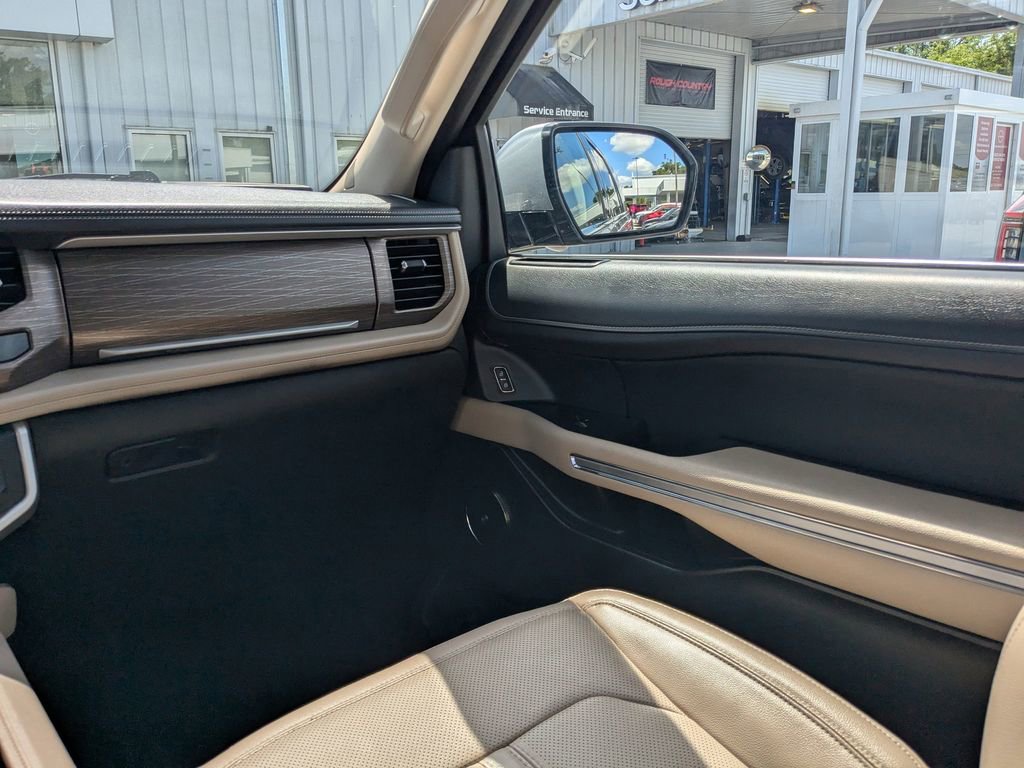 Used 2024 Ford Expedition Limited AWD/4WD image 17
