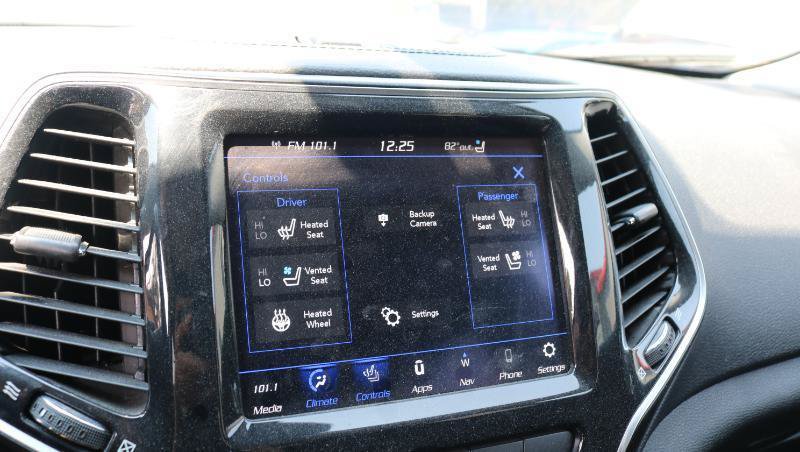 Used 2021 Jeep Cherokee Limited w/ Elite Package AWD/4WD image 17