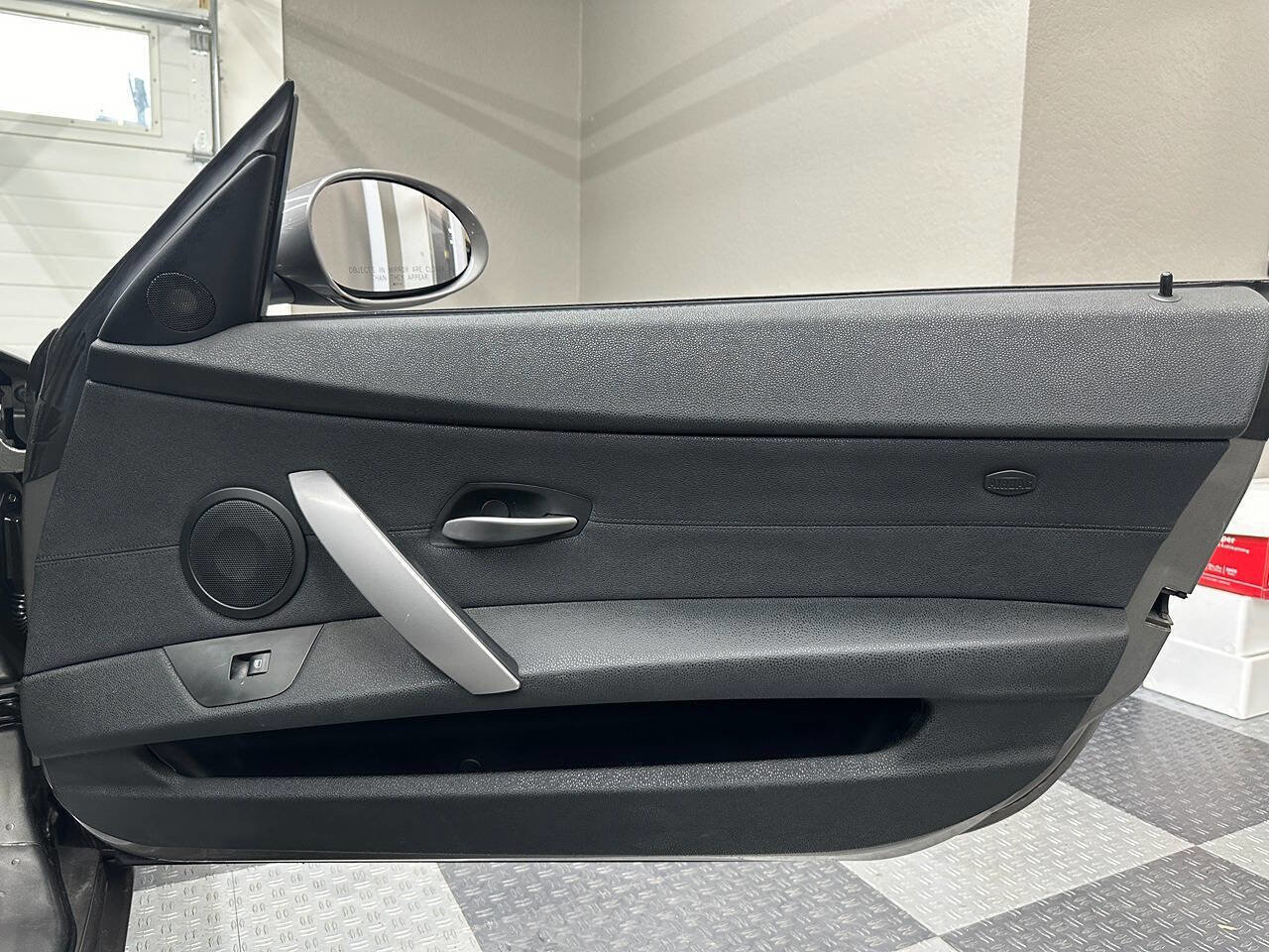 Used 2005 BMW Z4 2.5i image 22