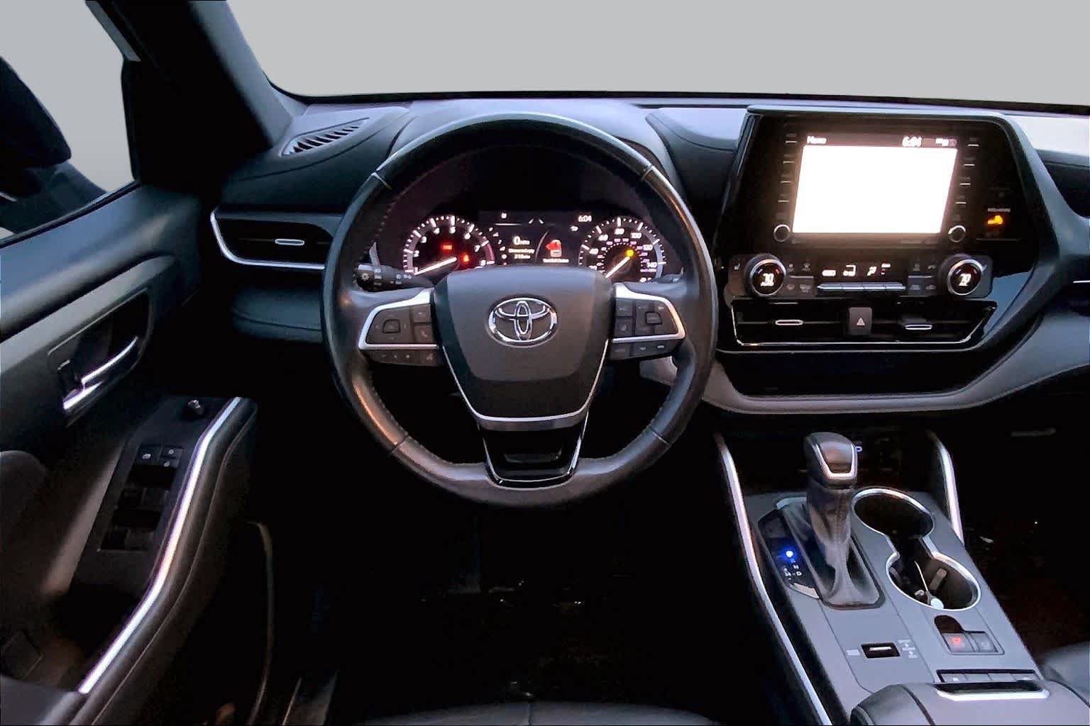 Used 2022 Toyota Highlander XSE FWD image 10