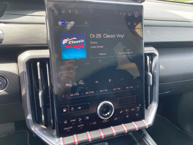 Used 2024 GMC Acadia AT4 w/ Luxury Package AWD/4WD image 13