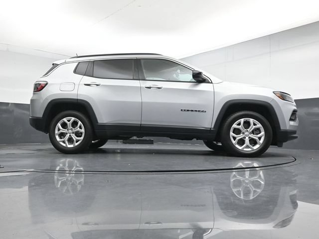 Used 2024 Jeep Compass Latitude AWD/4WD image 30