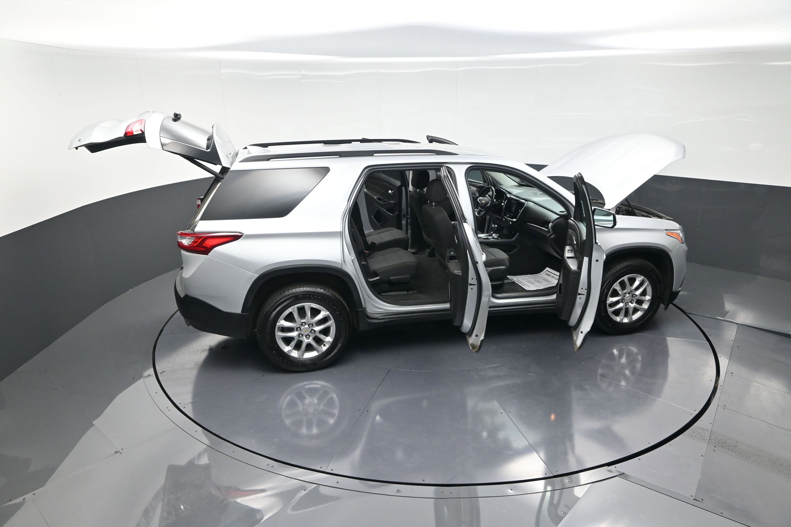 Used 2020 Chevrolet Traverse LT image 14