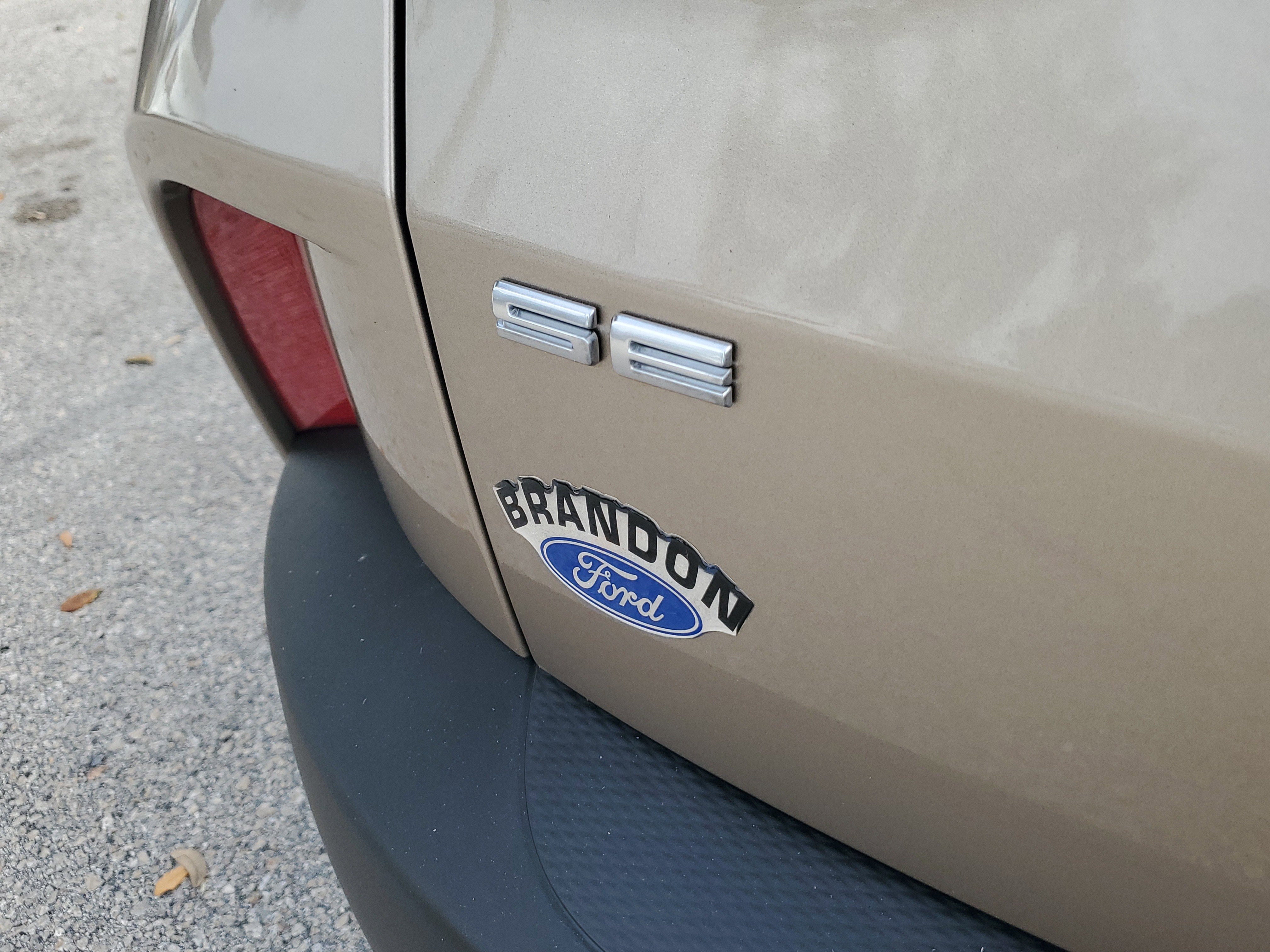 Used 2021 Ford Escape SE w/ SE Sport Appearance Package image 9