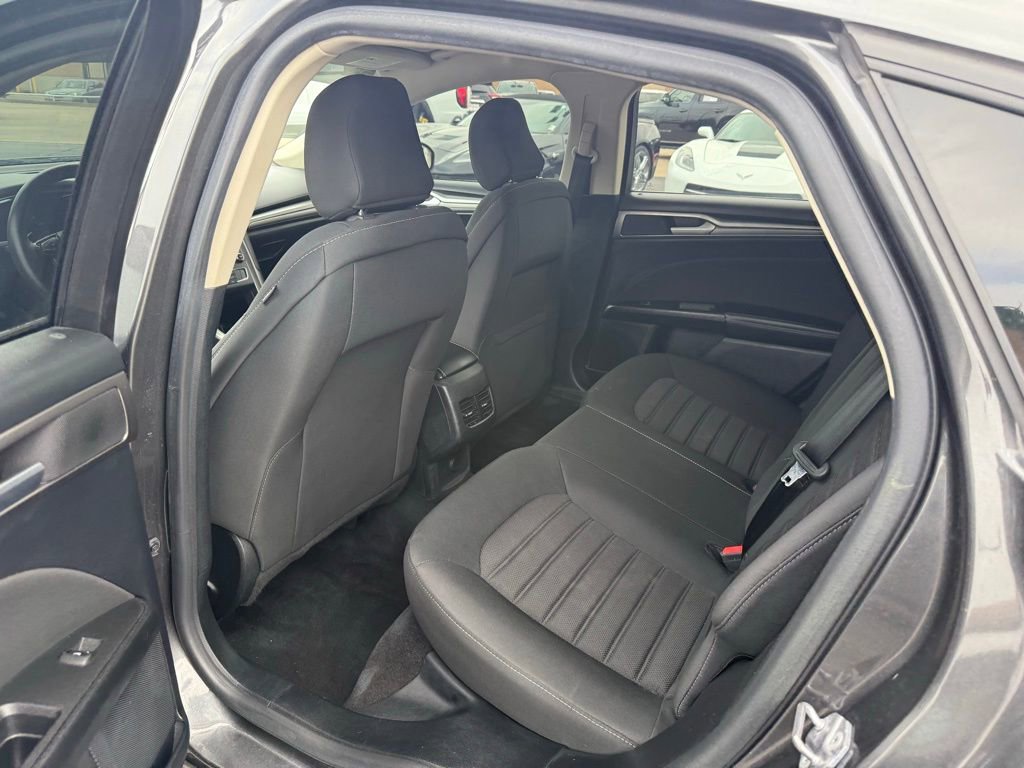 Used 2020 Ford Fusion SE image 17