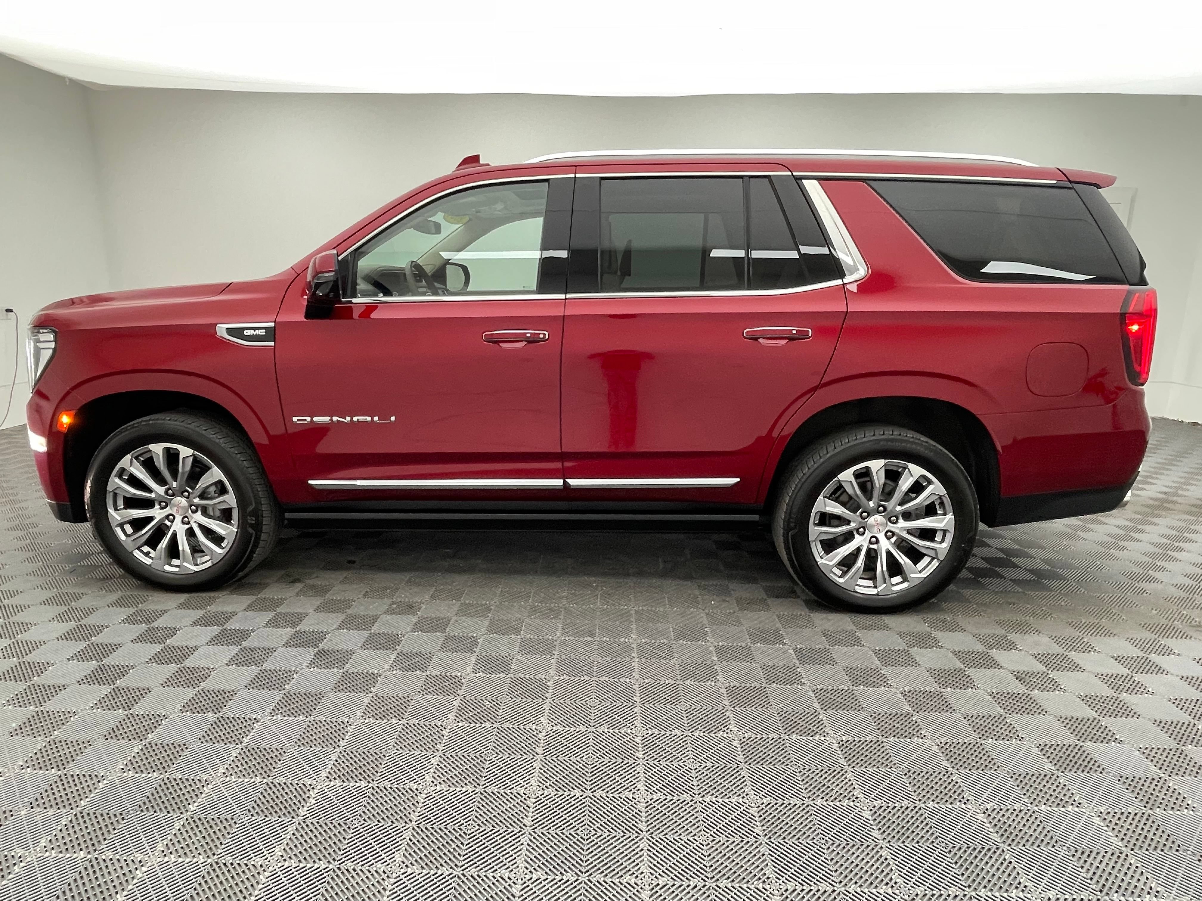 Used 2024 GMC Yukon Denali AWD/4WD image 15