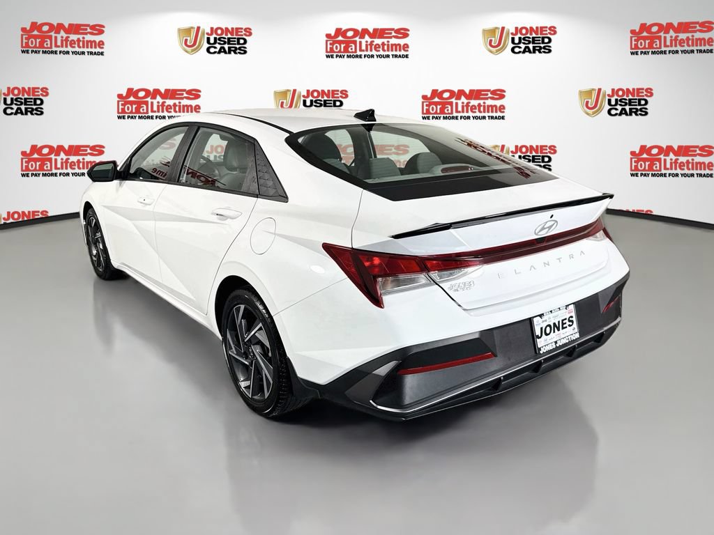 Certified 2025 Hyundai Elantra Sport FWD image 2