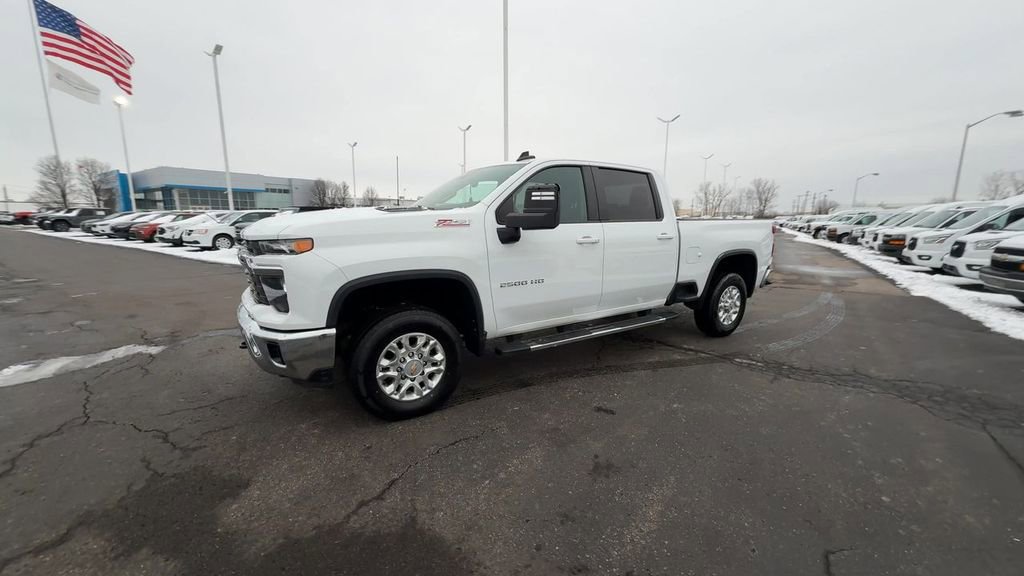 Used 2024 Chevrolet Silverado 2500 LT image 4