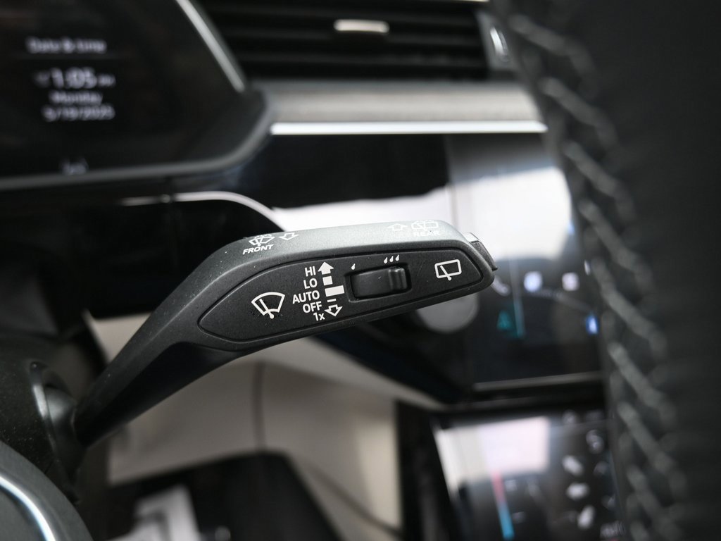 Used 2024 Audi Q8 e-tron Premium image 21