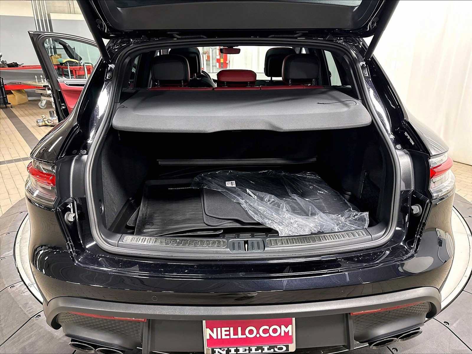 Used 2026 Porsche Macan AWD/4WD image 39