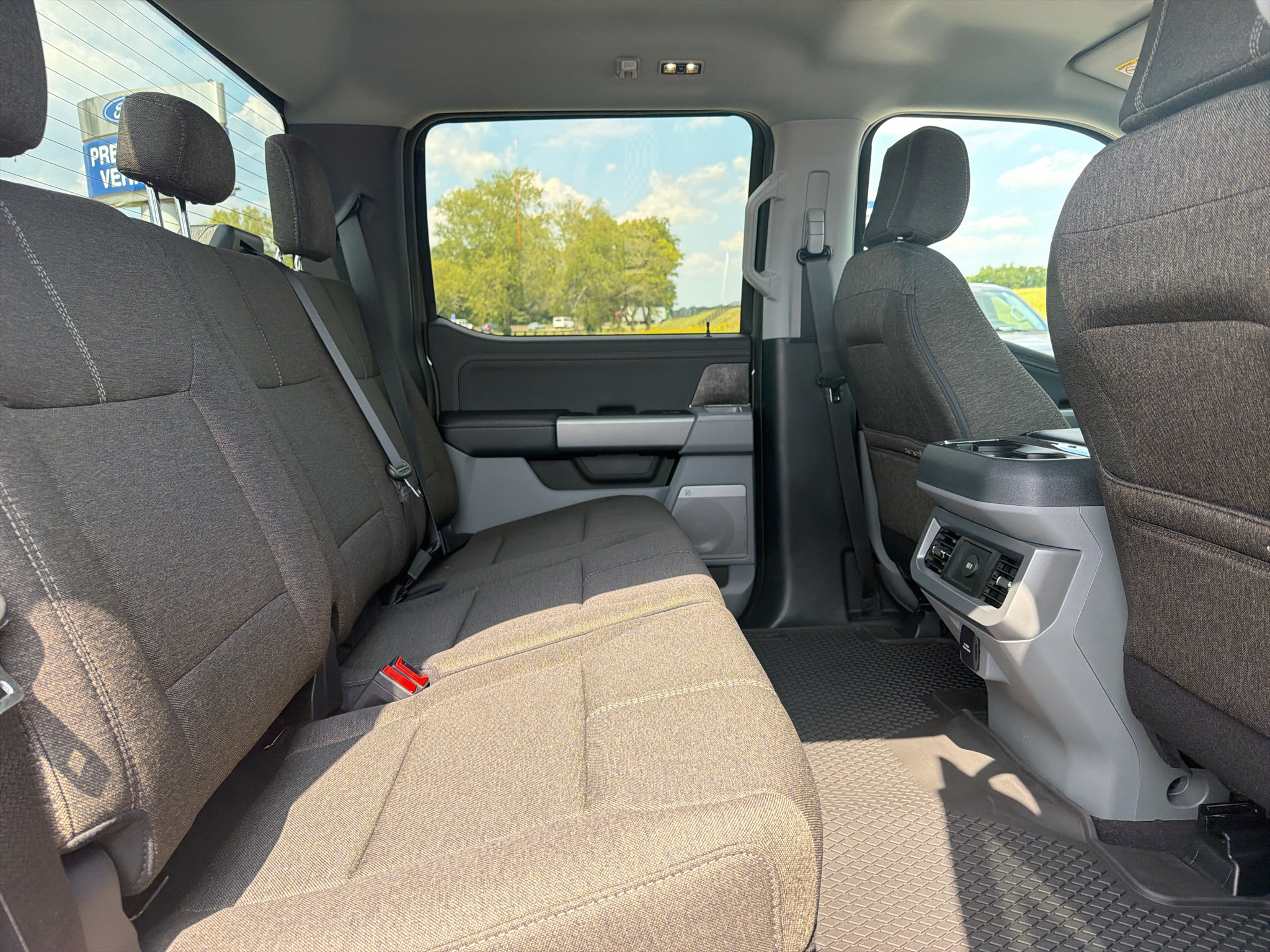 New 2027 Ford F250 XLT w/ XLT Premium Package AWD/4WD image 25