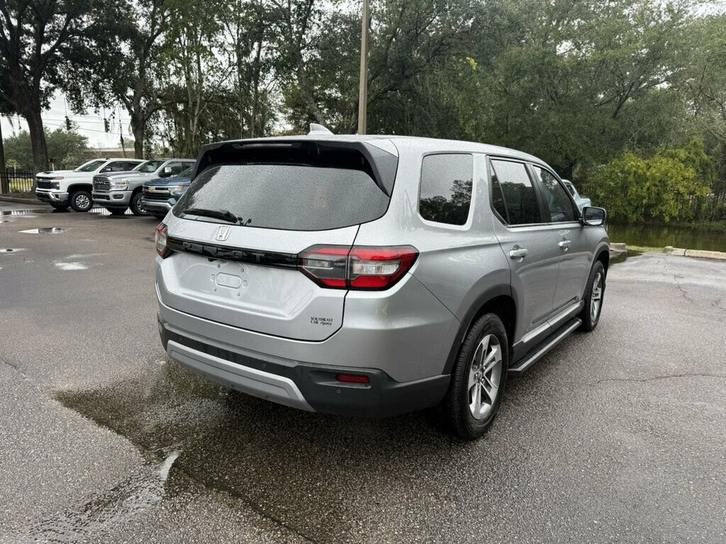 Used 2025 Honda Pilot EX-L image 10