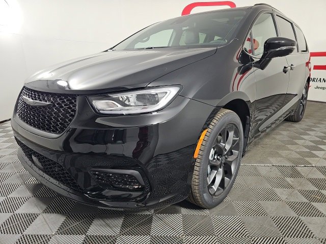 New 2026 Chrysler Pacifica Limited w/ S Appearance Package image 3