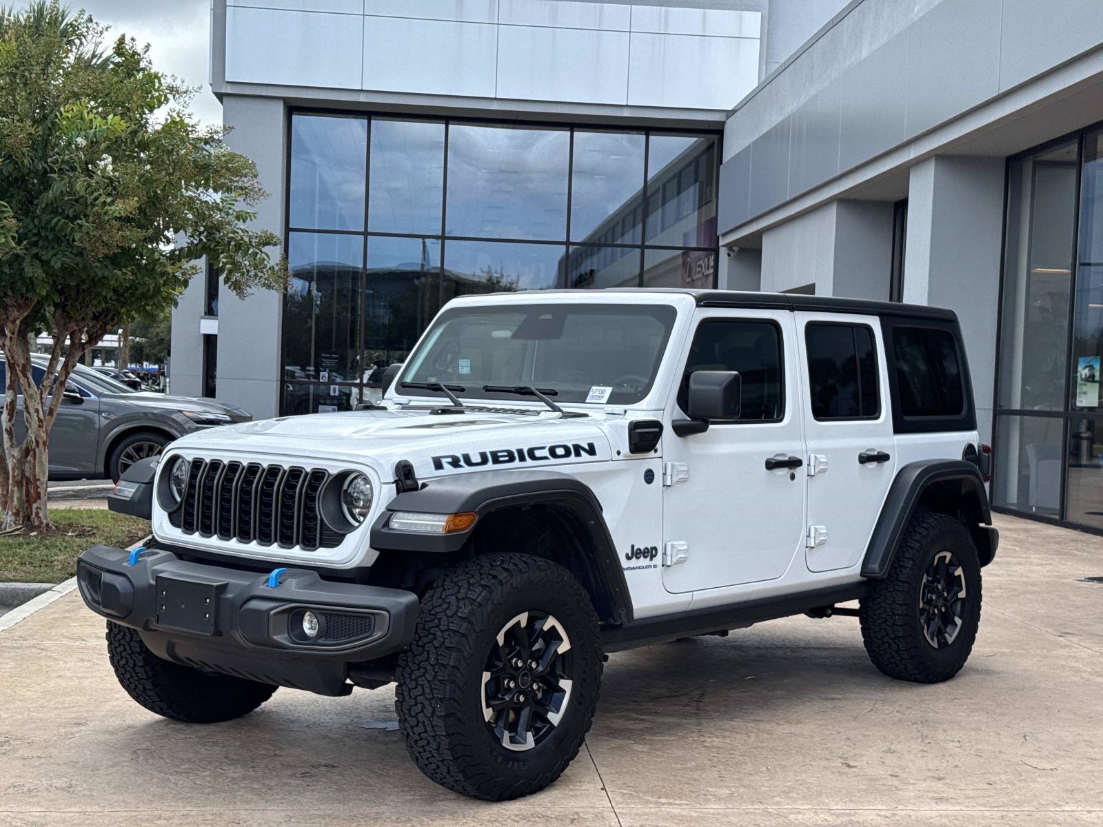 Used 2025 Jeep Wrangler Unlimited Rubicon 4xe w/ Safety Group AWD/4WD image 7