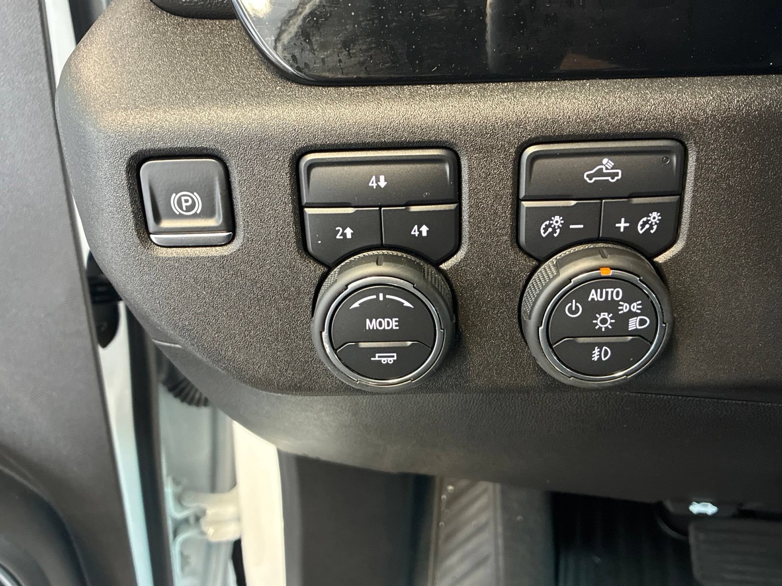 Used 2025 Chevrolet Silverado 2500 LT w/ Convenience Package AWD/4WD image 15