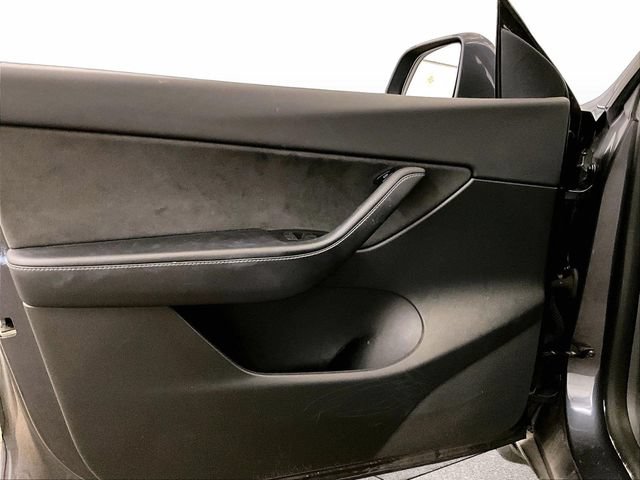 Used 2022 Tesla Model Y Long Range AWD/4WD image 22