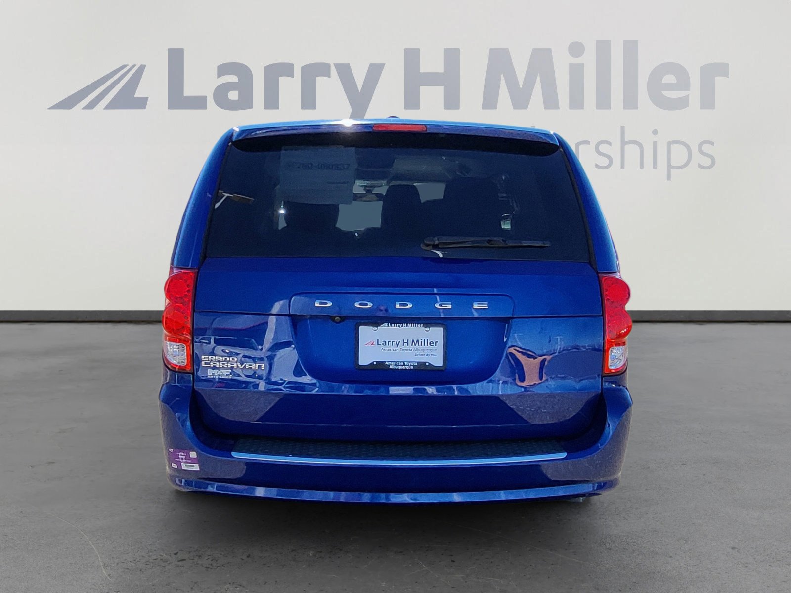Used 2019 Dodge Grand Caravan SE w/ UConnect Hands-Free Group image 4