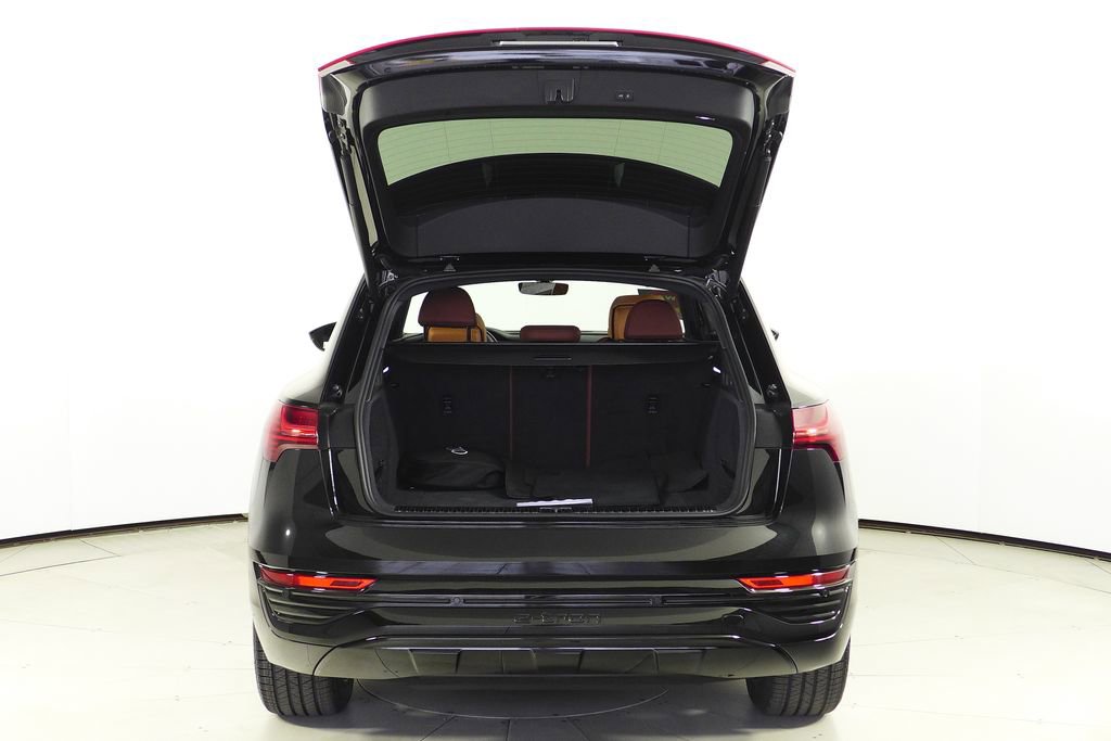 Used 2024 Audi Q8 e-tron Premium Plus w/ Premium Plus Package image 10