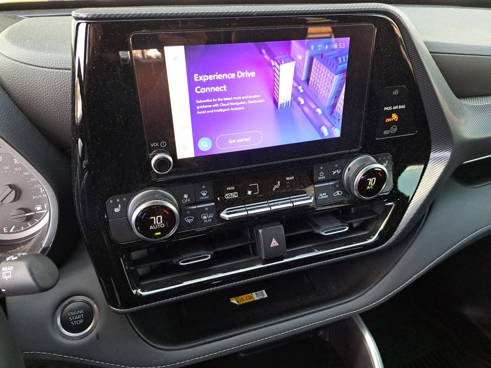 Used 2024 Toyota Highlander XSE FWD image 29