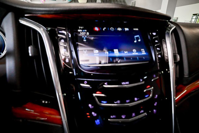 Used 2017 Cadillac Escalade Luxury AWD/4WD image 37