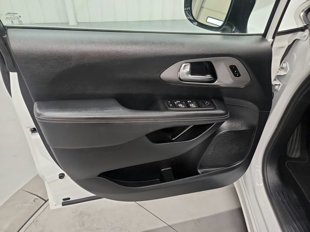 Used 2025 Chrysler Pacifica Select FWD image 21