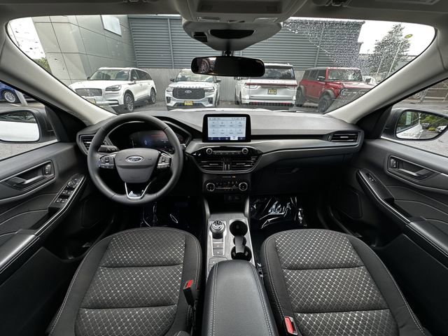 Certified 2025 Ford Escape Active w/ Cold Weather Package AWD/4WD image 4