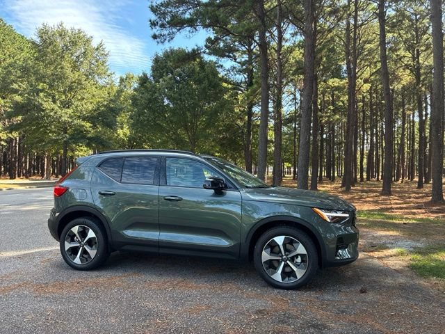 New 2026 Volvo XC40 B5 Plus w/ Protection Package Premier AWD/4WD image 4