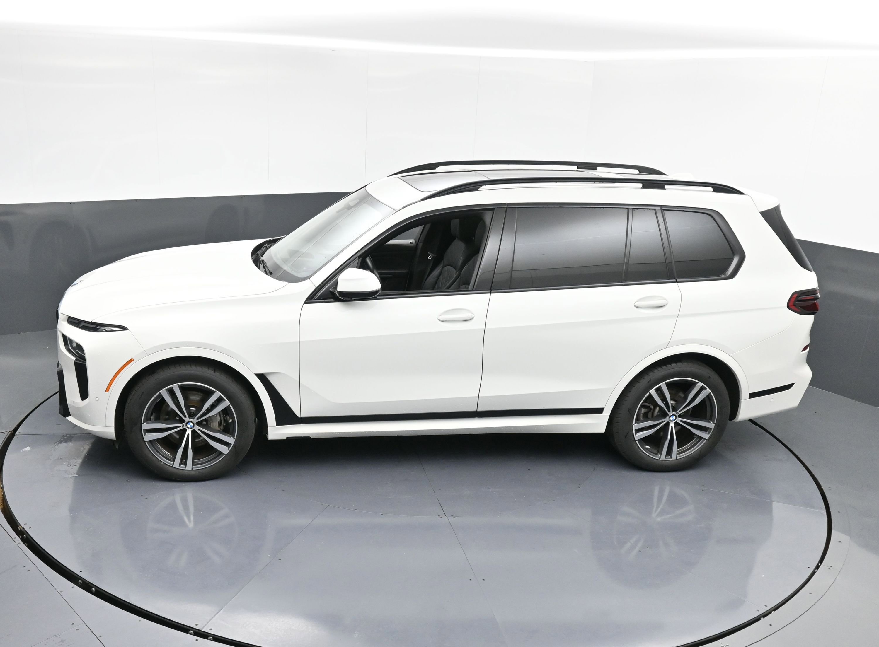 Used 2024 BMW X7 xDrive40i w/ M Sport Package image 36