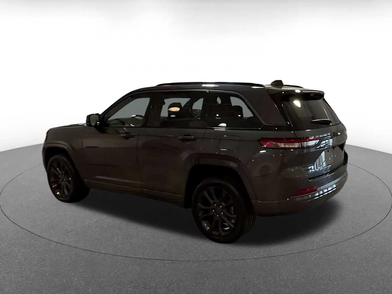 Used 2026 Jeep Grand Cherokee Limited AWD/4WD image 8